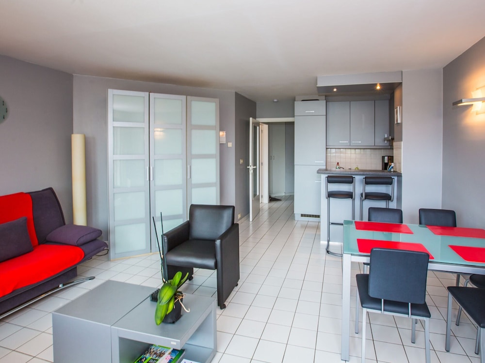 Apartment With Spacious Terrace
