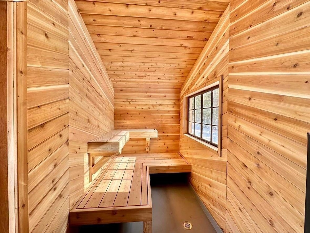 Little Atlin Lodge
