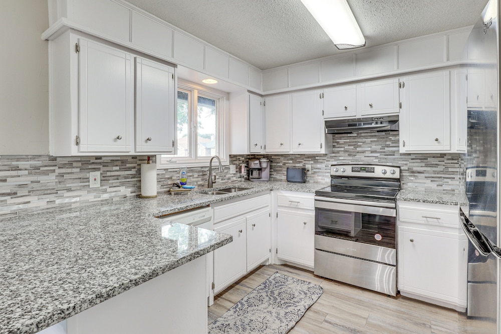 4 Mi to Texas Tech University: Home w/ Patio!