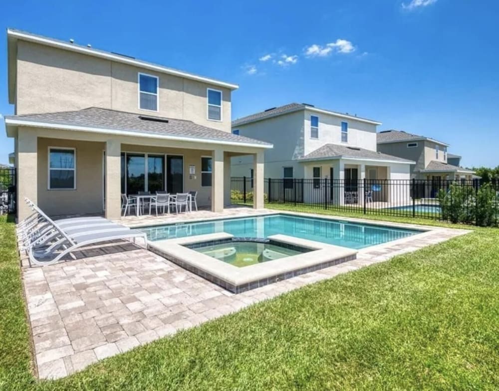 Amazing 4/3 Home at Reunion!! With Private Pool, Near Disney and Universal!!
