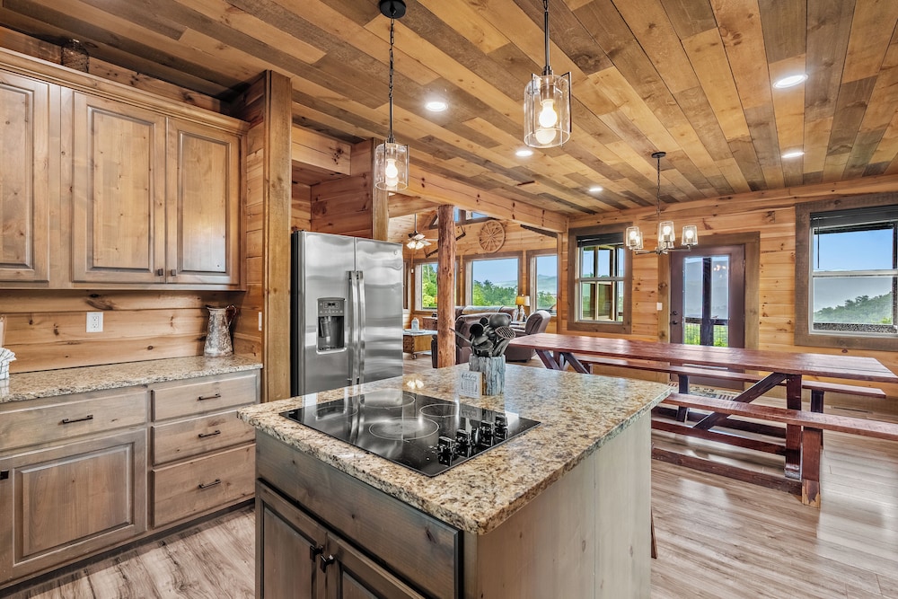 Amazing View Cabin w Gameroom Hot Tub Fire Pit
