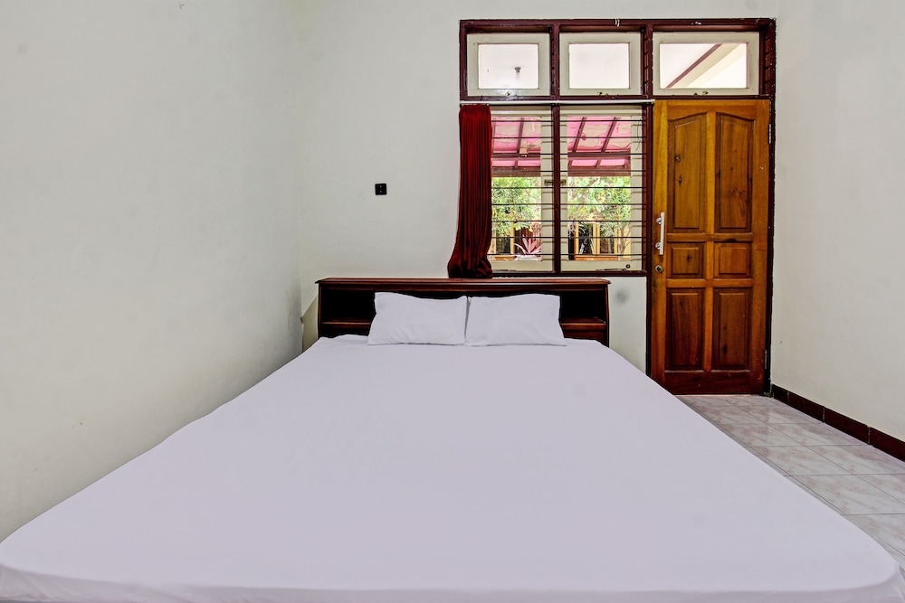 OYO 92710 Losmen Tjabe Merah
