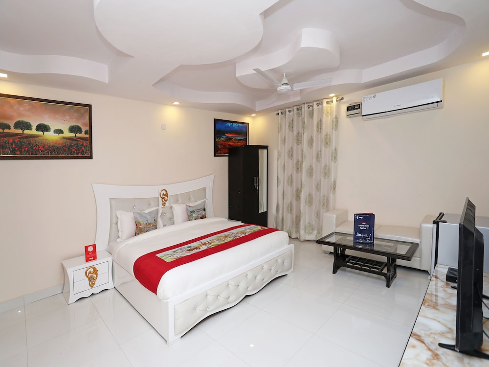 OYO 10558 Hotel Qlark