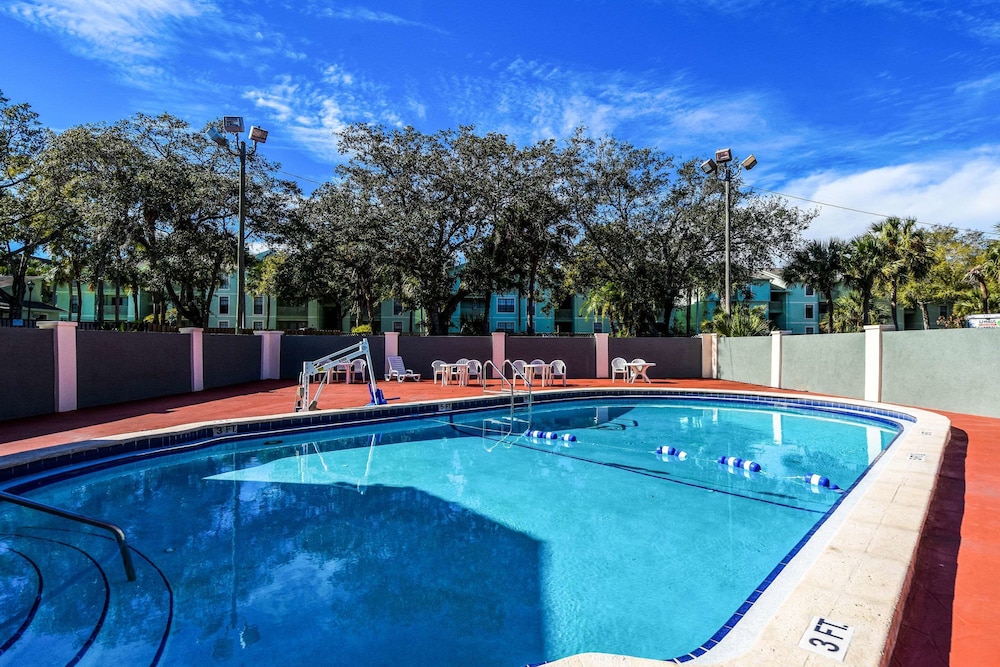 Tampa Vacations - Econo Lodge Busch Gardens - Property Image 16