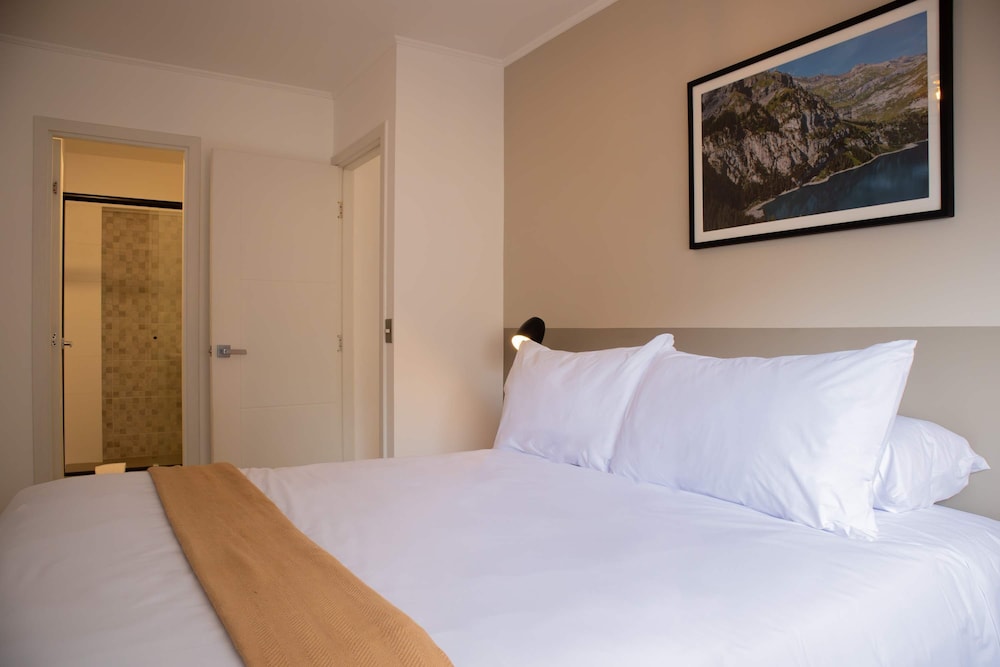 w Well-located 2BR in Miraflores