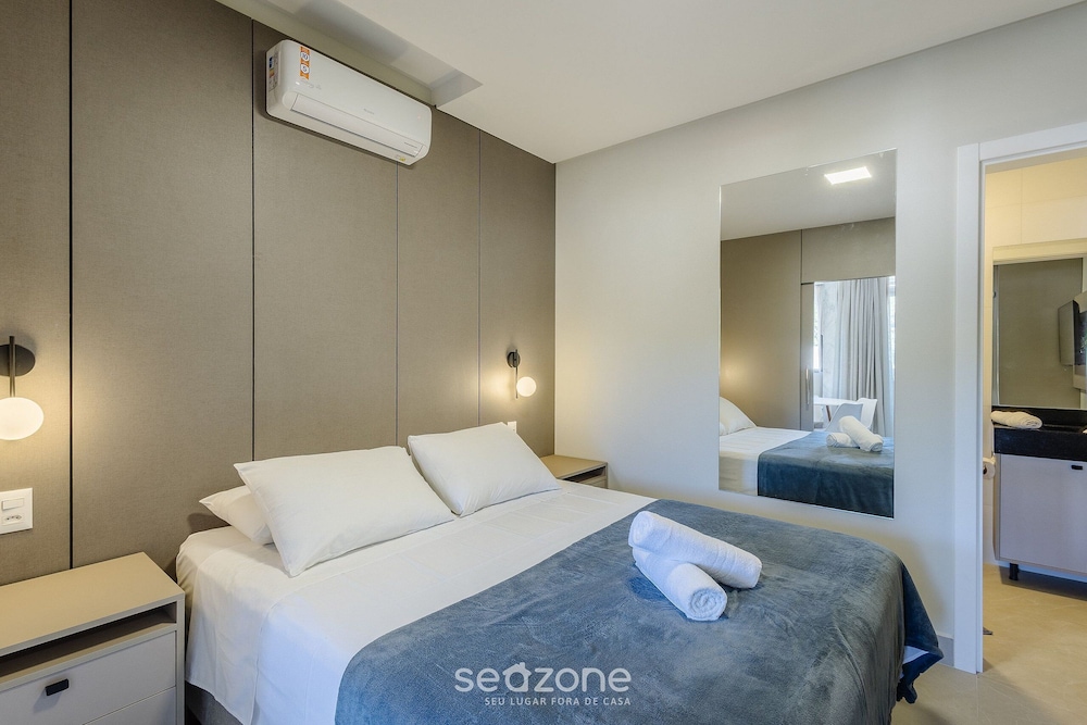 Your Exclusive Stay With Pool and Jacuzzi Just 500 Meters From the Beach - ELF