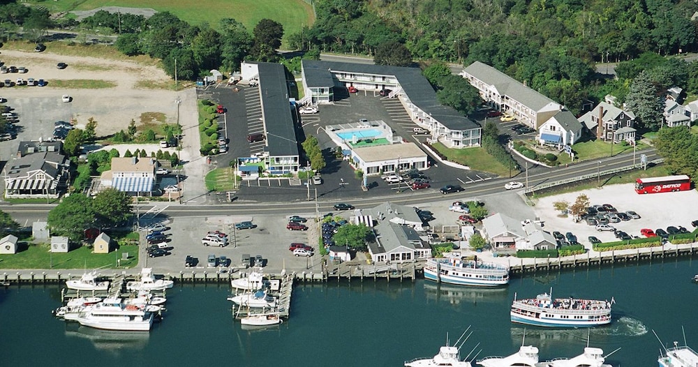 Ocean Street Inn on Hyannis Harbor view 3