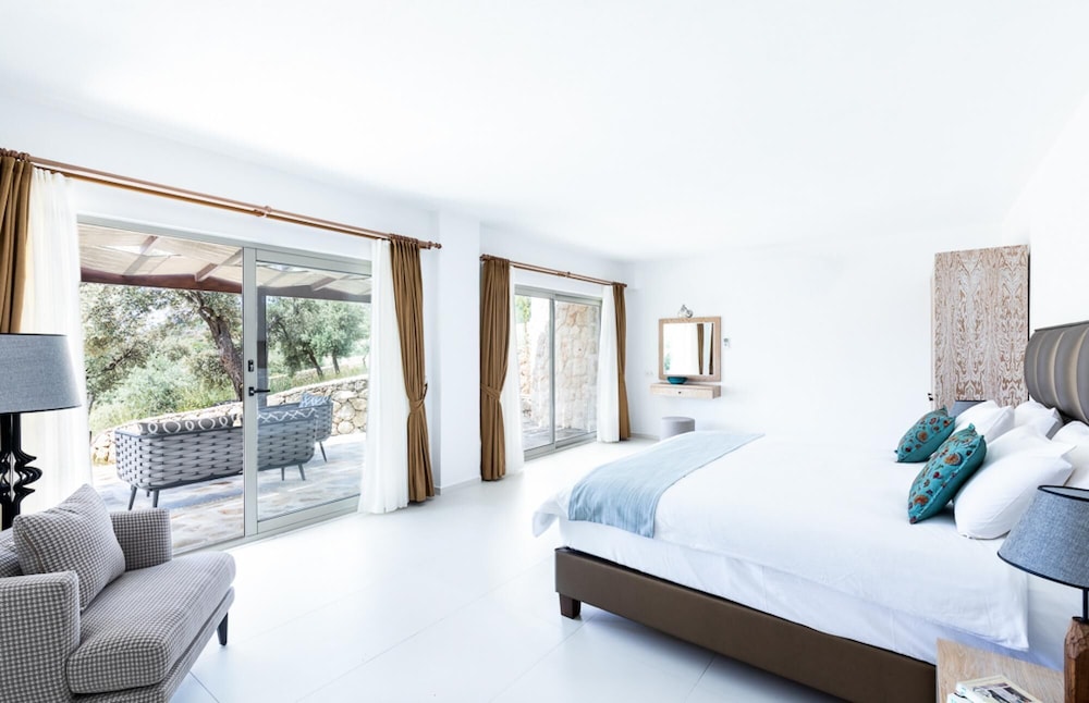 Korsan Tas Bahce - Stylish 3 bed Villa sea Views view 2