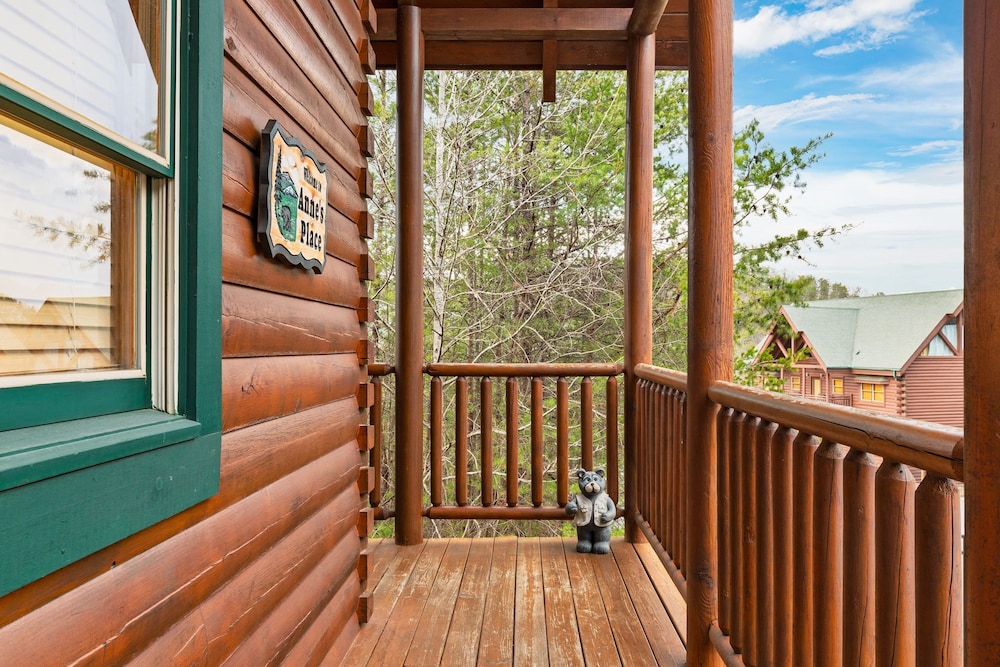 Anne s Place Cozy Cabin With Hot Tub Games Near Dollywood Attractions
