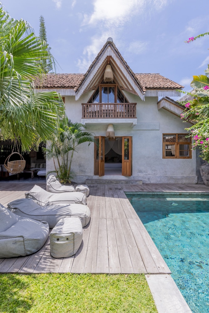 Villa Palm Jari 1 by Alfred in Bali - Architectural 2 Bedroom Pool Villa Berawa Canggu