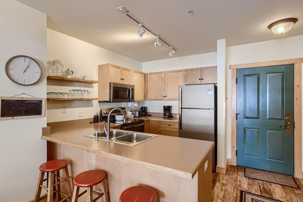 Copper Springs 209 2 Bedroom Condo by RedAwning