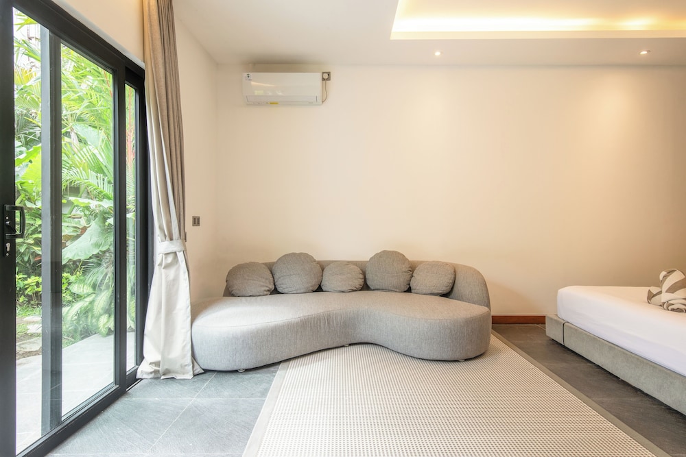 Elegant 3BR Retreat Stylish Modern Villa Seminyak