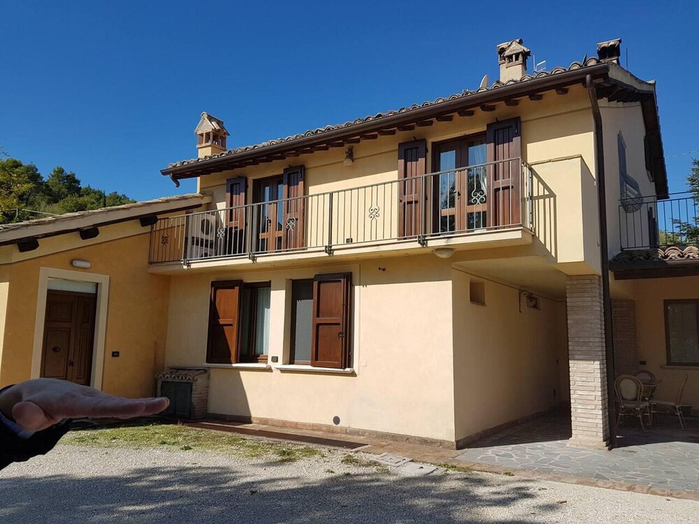 Sale! Beautiful 2-bed Apartment With Pool Access view 3