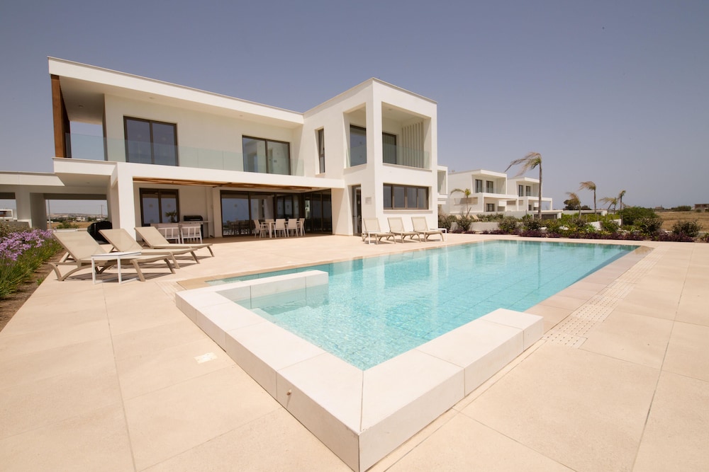 Phaedrus Living: Serenity Waves Villas No.5