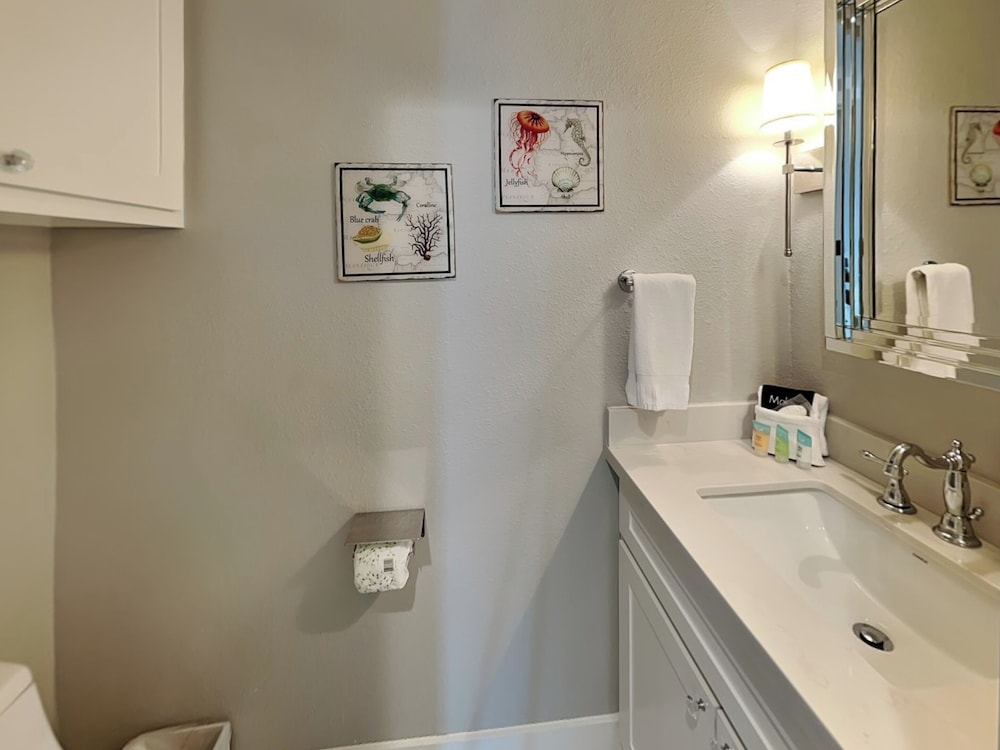 Rosé By The Bay by Ryson Vacation Rentals