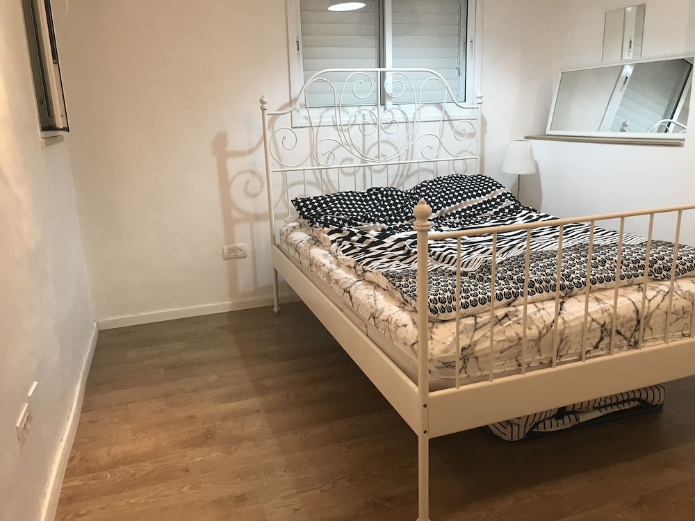 2Rooms Perfect Location 1Min to Beach