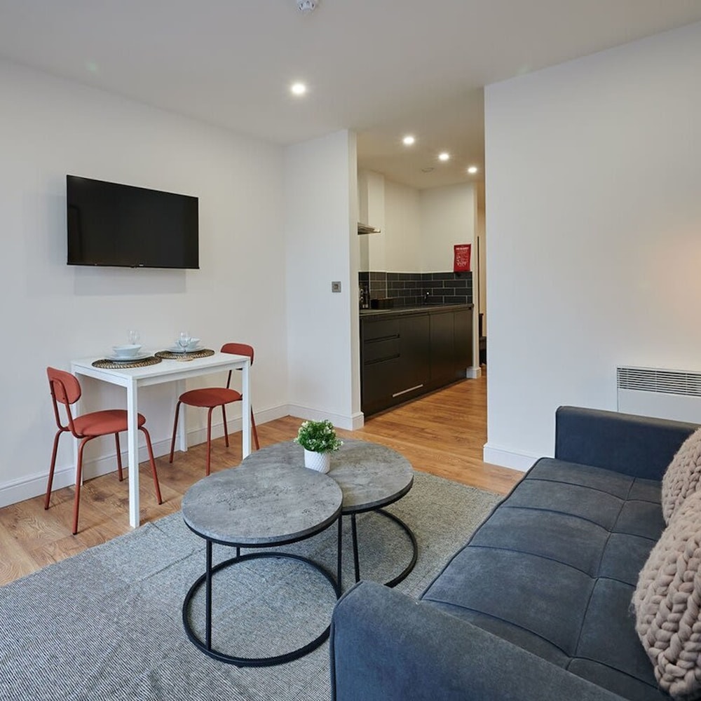 Liverpool Vacations - Host  Stay Standard Room, Sevenstay Apartments - Property Image 5