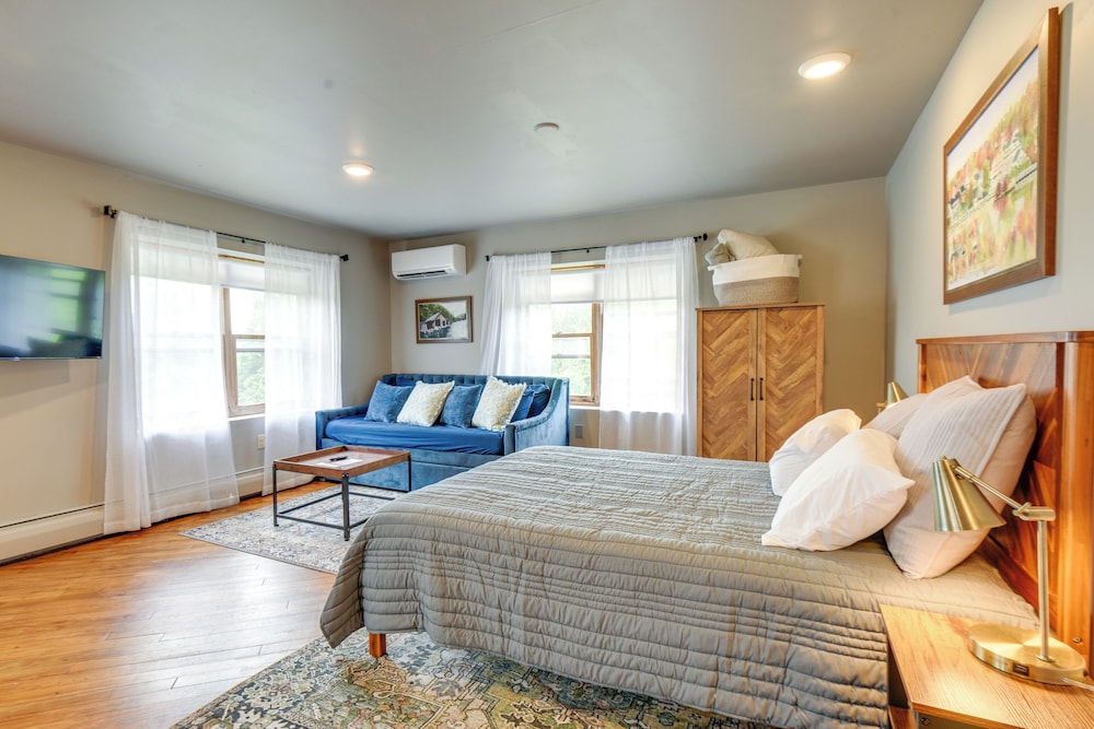 Meredith Studio Near Downtown: Hike, Swim, Ski!