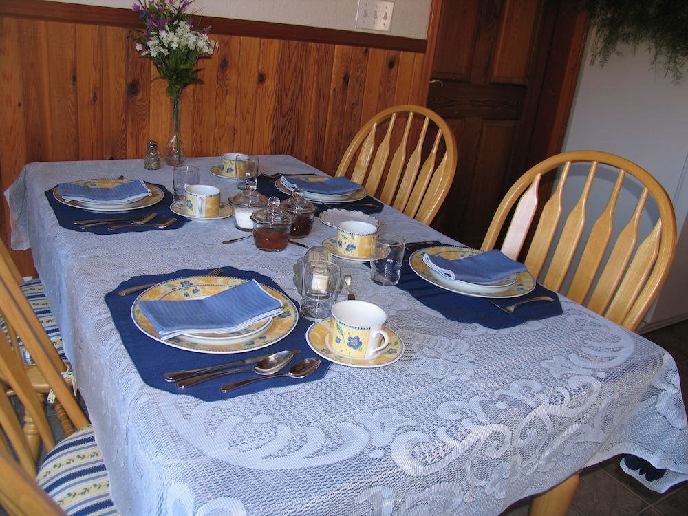 Blue Grouse Country Inn Bed & Breakfast
