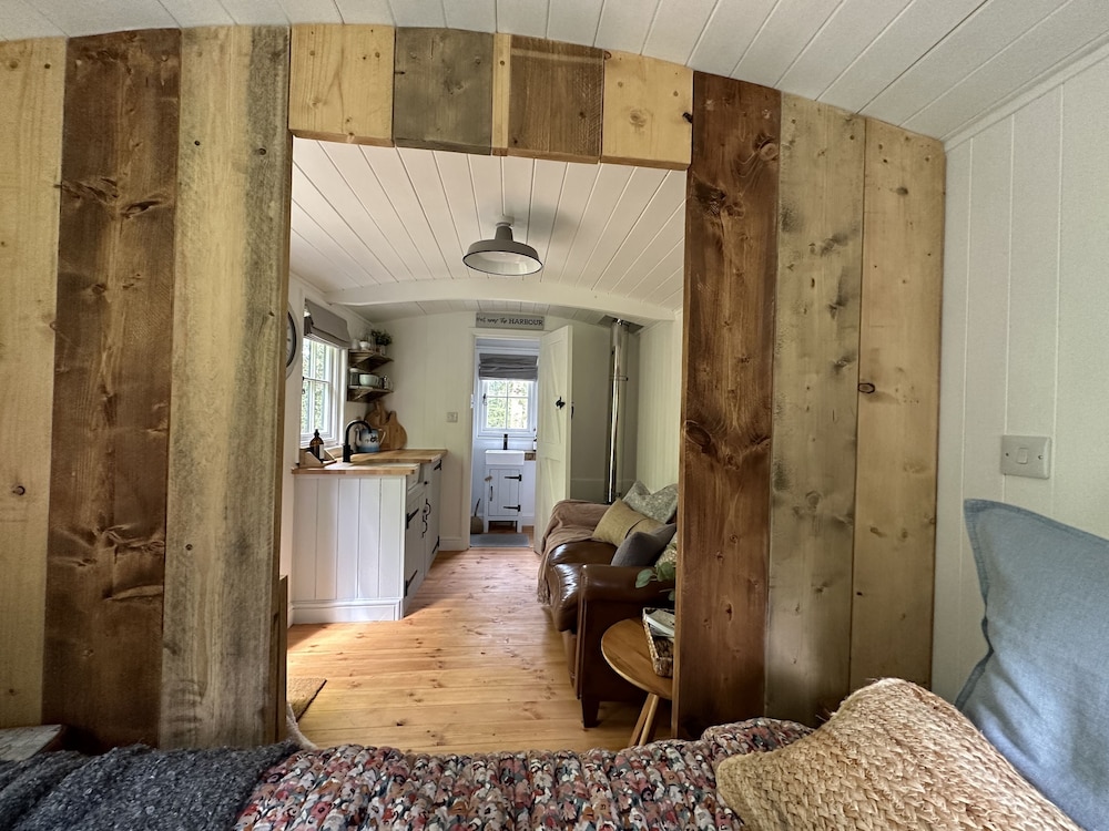 Shepherd's Hut - Sleeps 2 - Pet Friendly - Parking view 4