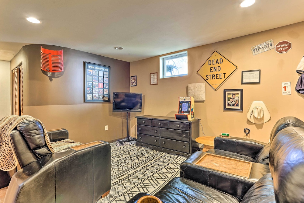 Pet-friendly Grand Pine Bush Retreat on 2 Acres! - Property Image 4