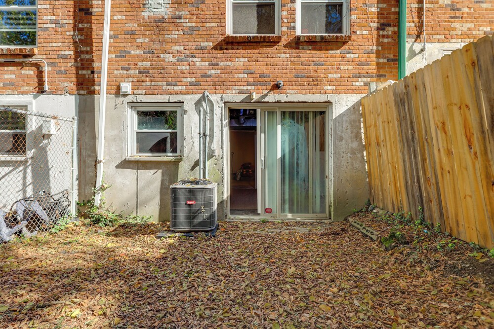 6 Mi to Downtown Cincy: Group-friendly Townhome!