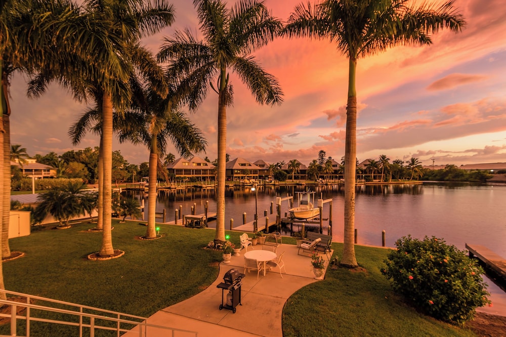 MALU LANI Inn & Marina