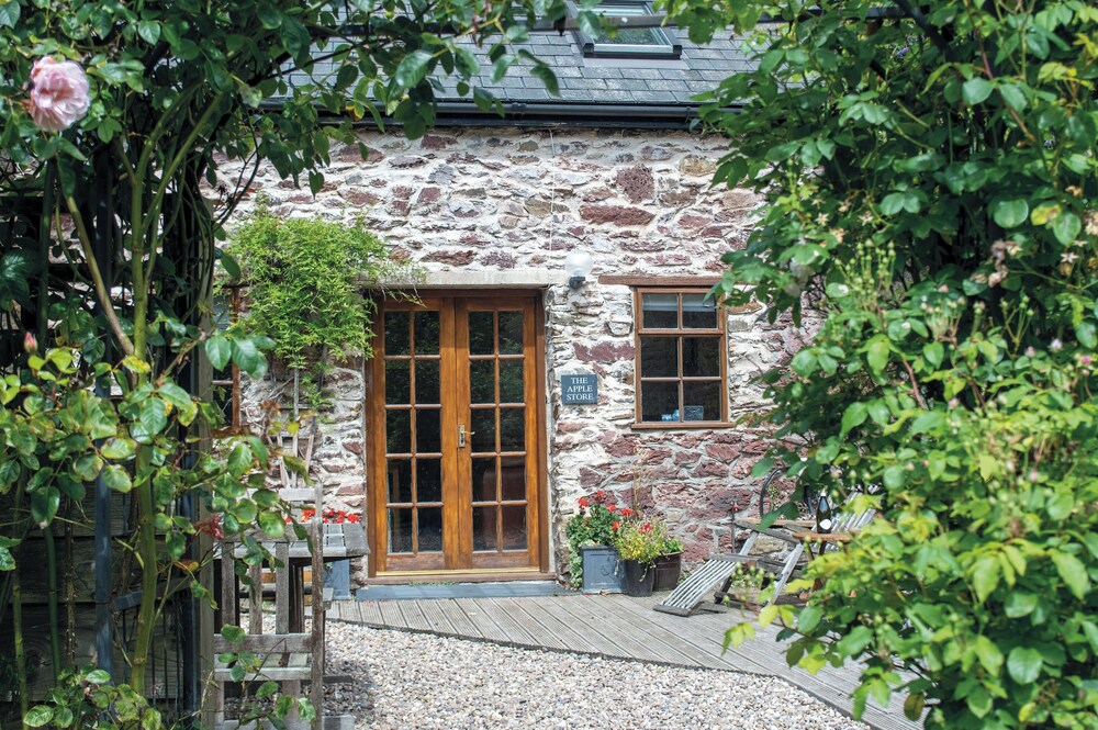 The Apple Store - 1 Bedroom Cottage - St Ishmael's view 2