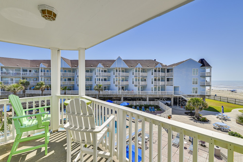 Seascape 1214 Studio Bedroom Condo by RedAwning