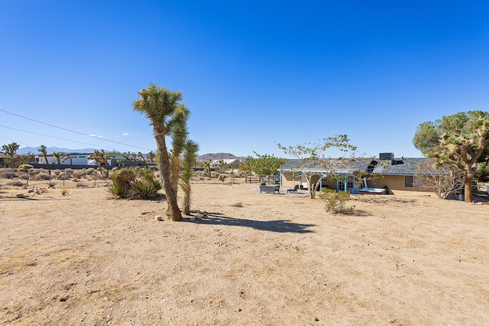 Starlight Ranch - Hot Tub, Fire Pit & Grill 3 Bedroom Home