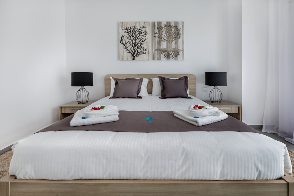 Paphos Vacations - Elysia Park - Property Image 2