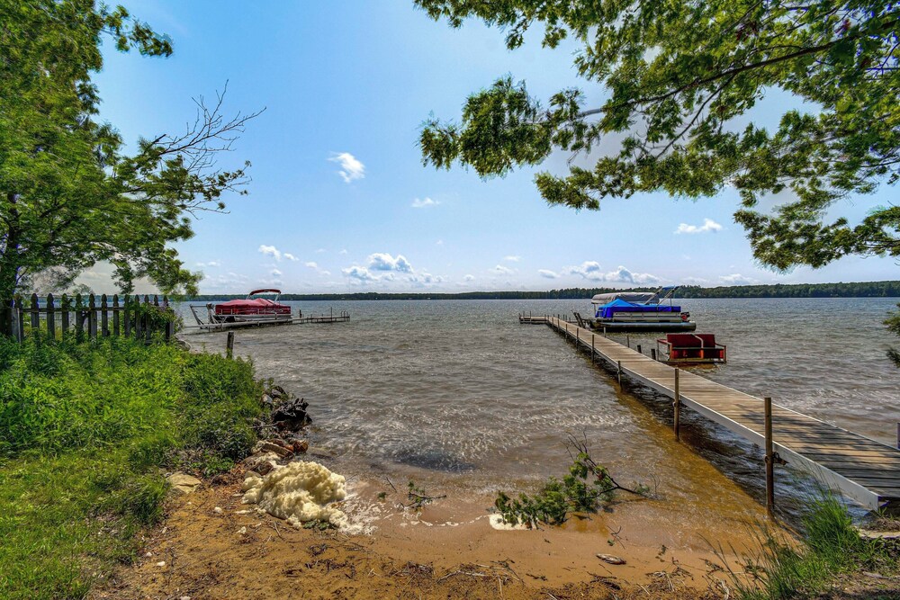 Cabin 600' to Manistee Lake Private Shared Access