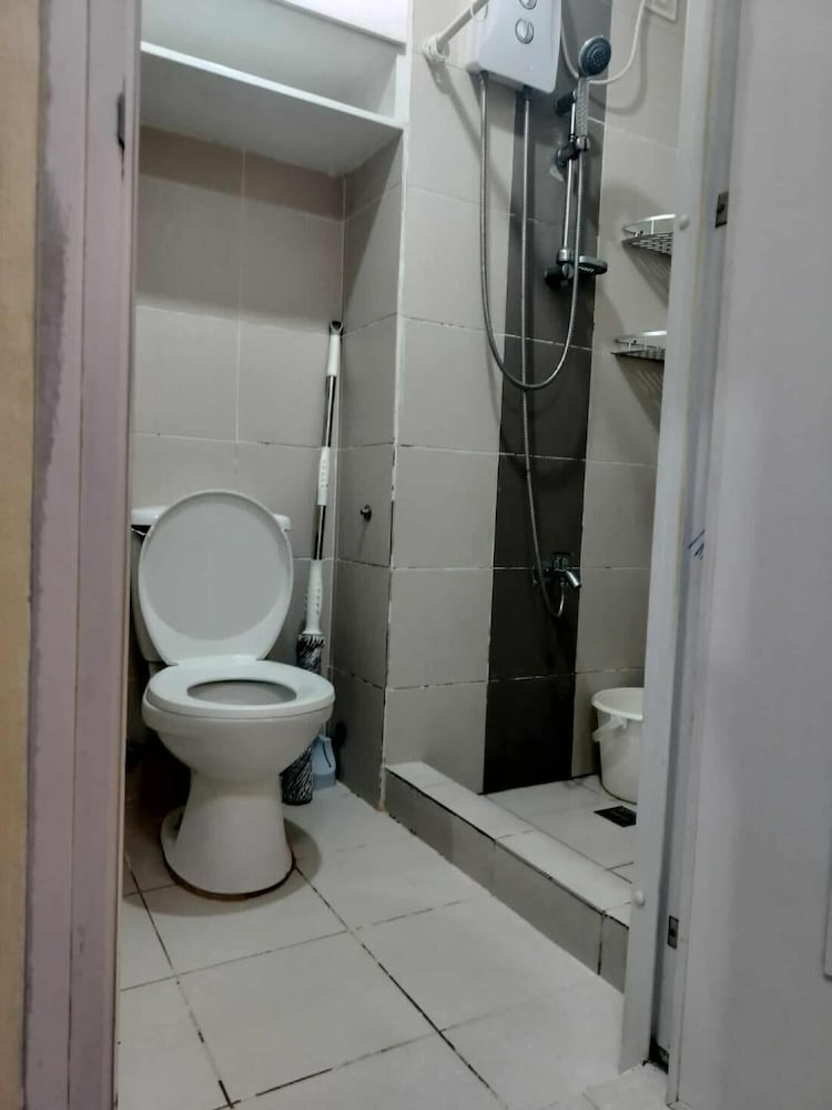 Spacious 1-bedroom Condo in Quezon City With Private Pool