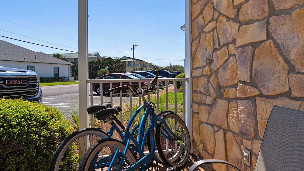 Beachside Retreat With Pools & Local Dining + Free Attraction Tickets!