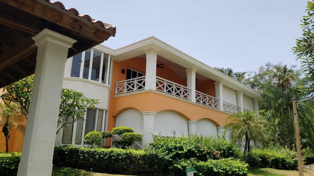 Las Brisas, Juan Dolio, 3br, 2 Pools, Jacuzzi, Beach, Golf, 7 Sleeps