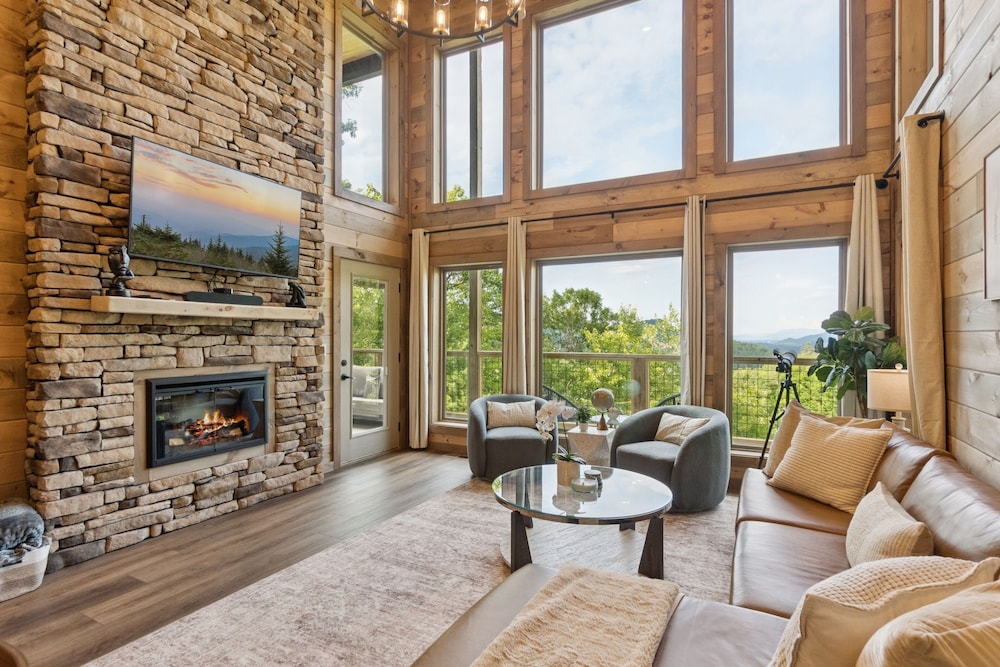 Golden Oaks Cabin 3 Bedroom Home