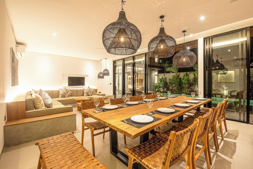 Opulent 6BR Villa, 400m From Canggus Golden Shore