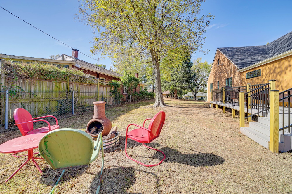 < 9 Mi to Dtwn Tulsa: Lovely Home w/ Yard & Deck!