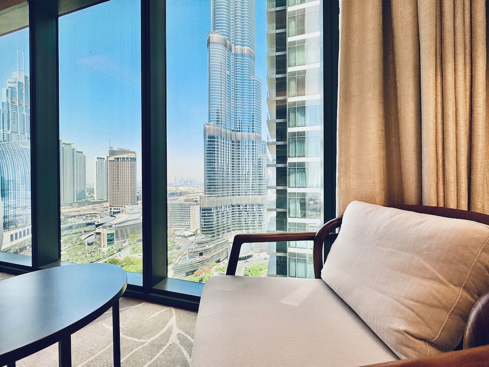 Venduras Skyline 3BR at Address Opera