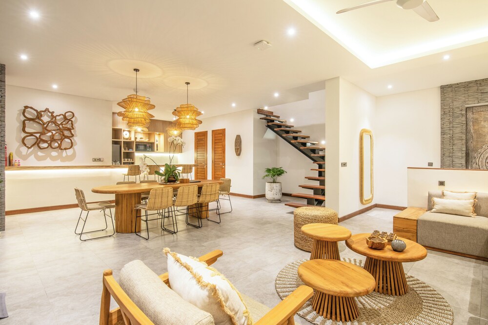 Coastal Comfort: Cozy 4BR Villa, 5 Min Walk to Finns Beach