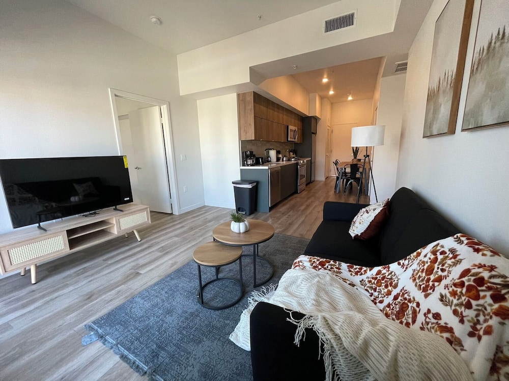 Elegant Retreat in the Heart of LA