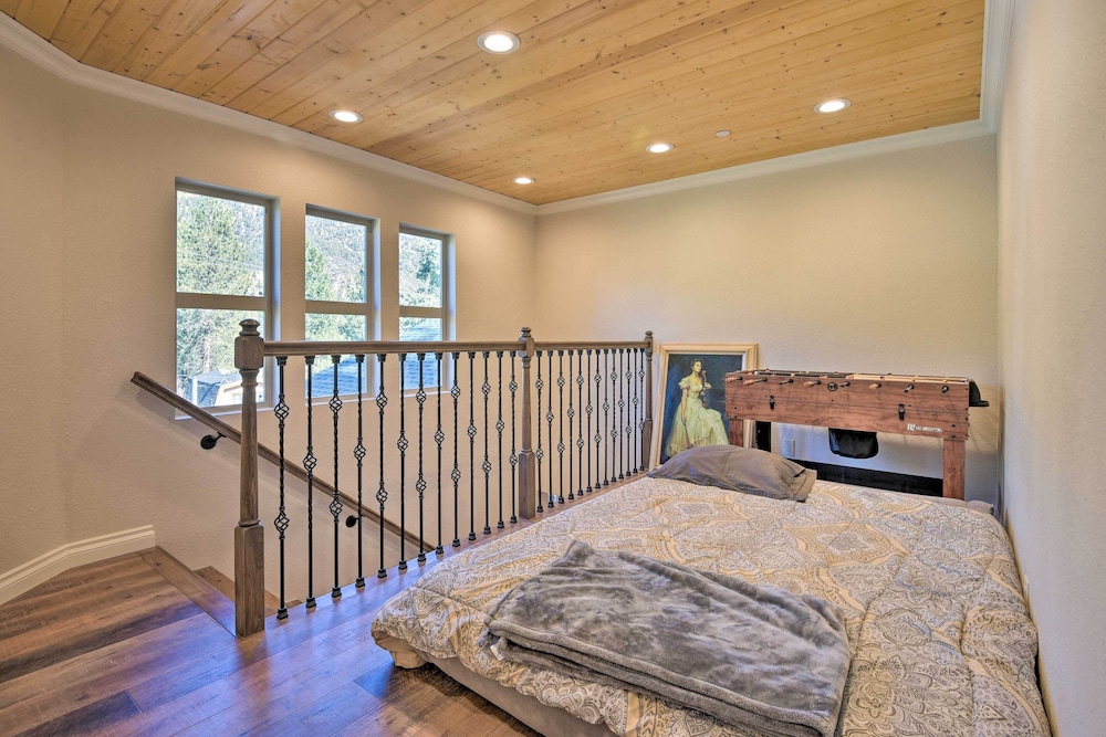 Cozy Pine Mountain Club Cabin w/ Large Deck view 5