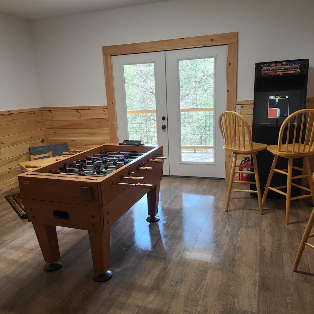 211 Misty Mountain Getaway 4 Bedroom Cabin