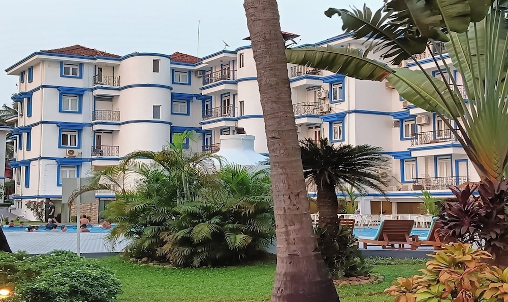 Fabhotel Park Grand Royal Palms