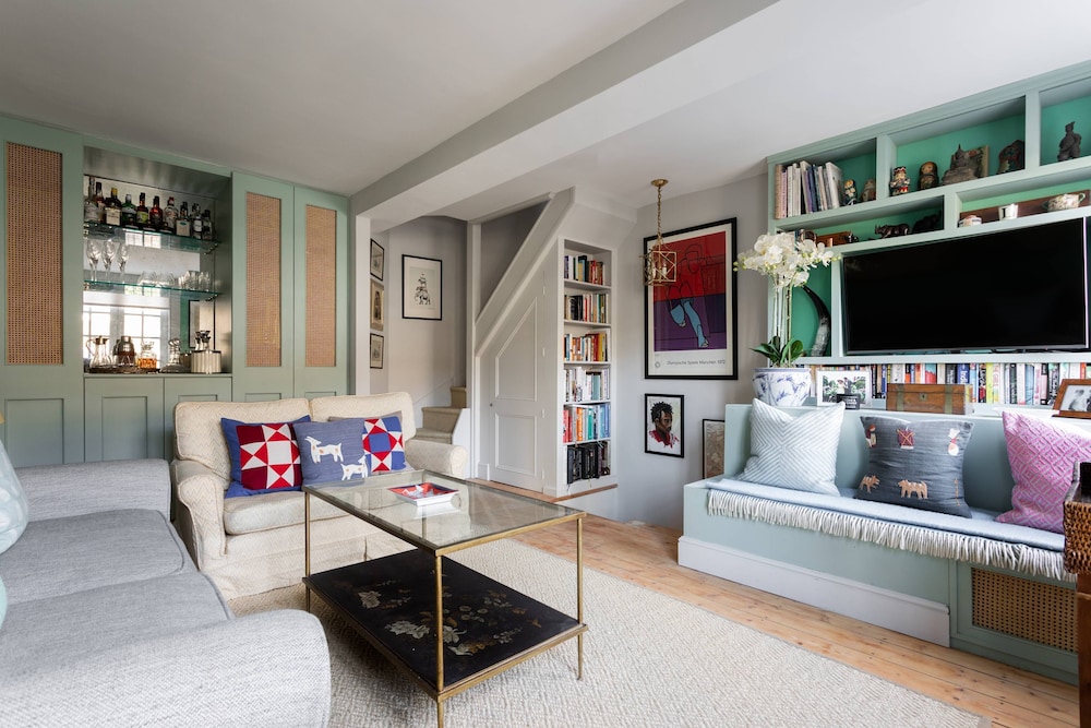 Royal Crescent Mews by Onefinestay
