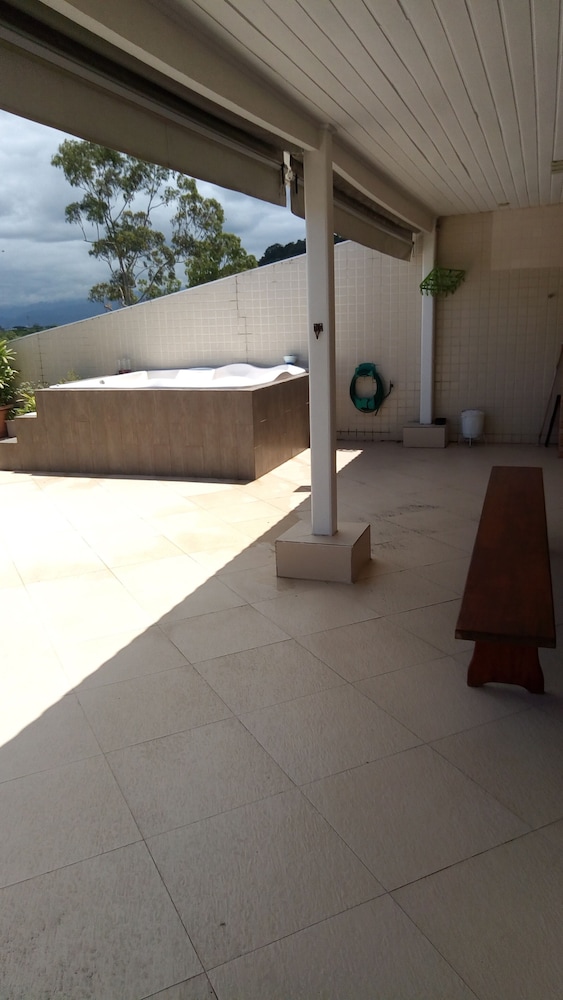 Cobertura com banheira aquecida