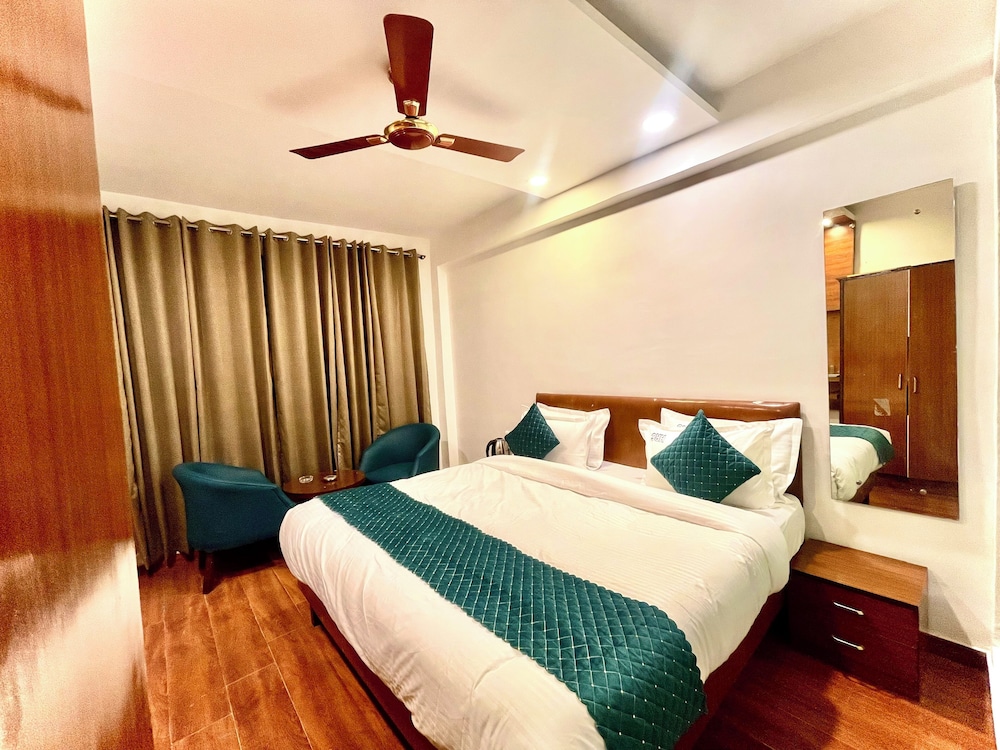 Hotel Roshie Mall Road Mussoorie