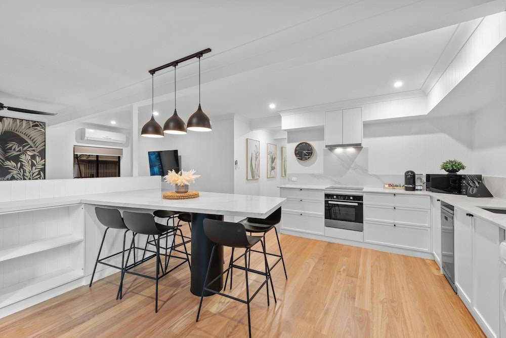 Bright 2-bed New Farm Apartment With Private Patio