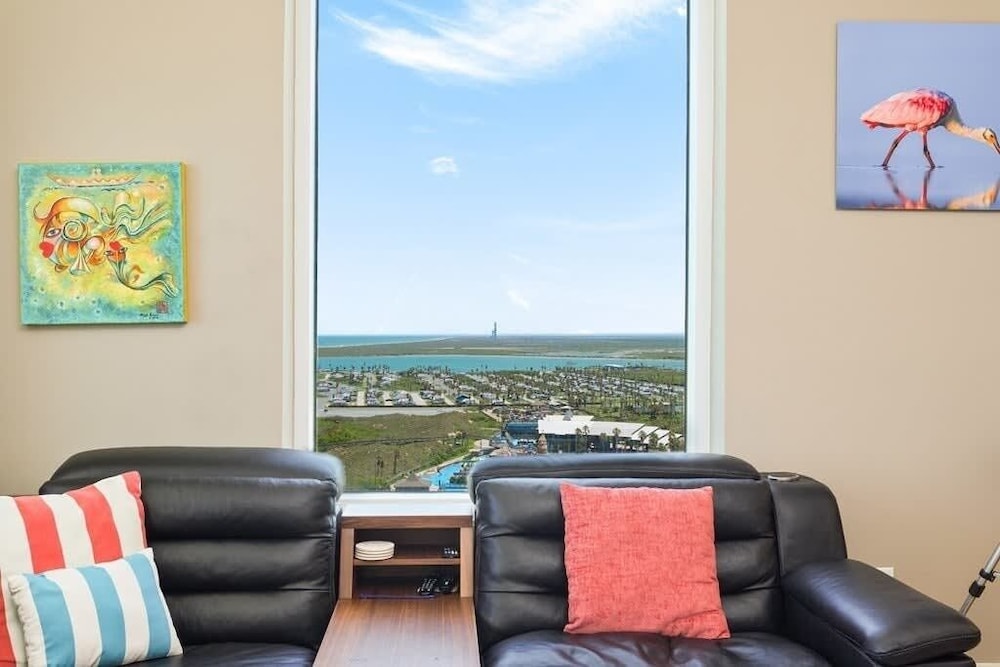Stunning 17th Floor Spacex Direct Views Luxe 3 Bedroom Apts