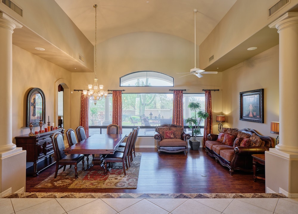 Valley View Villa - Private Pool - Hidden Bedroom